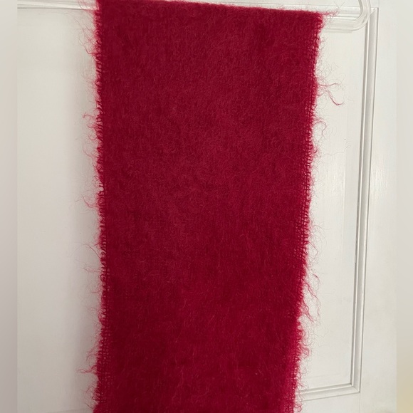 Royal Scot Red Mohair Scarf - Picture 4 of 6